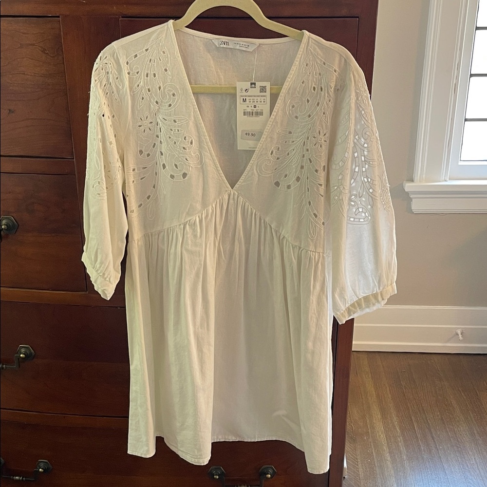 NWT Zara Cream V-Neck Embroidered Blouse size M
